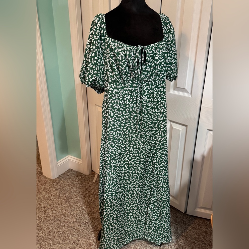 NWOT Plus size 2X Green Floral Maxi Dress